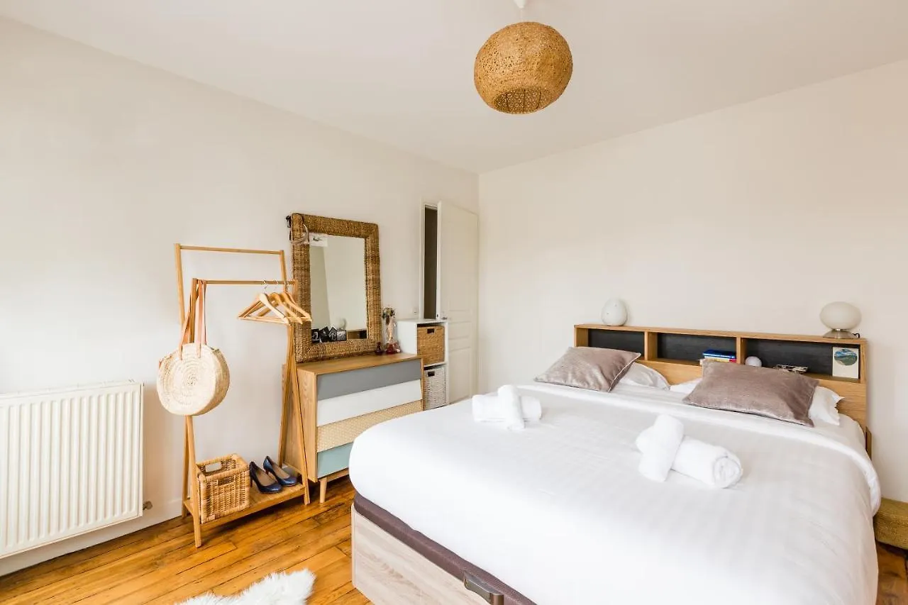 Veeve - Rooftop Views By The Canal Saint-martin Apartment Paris