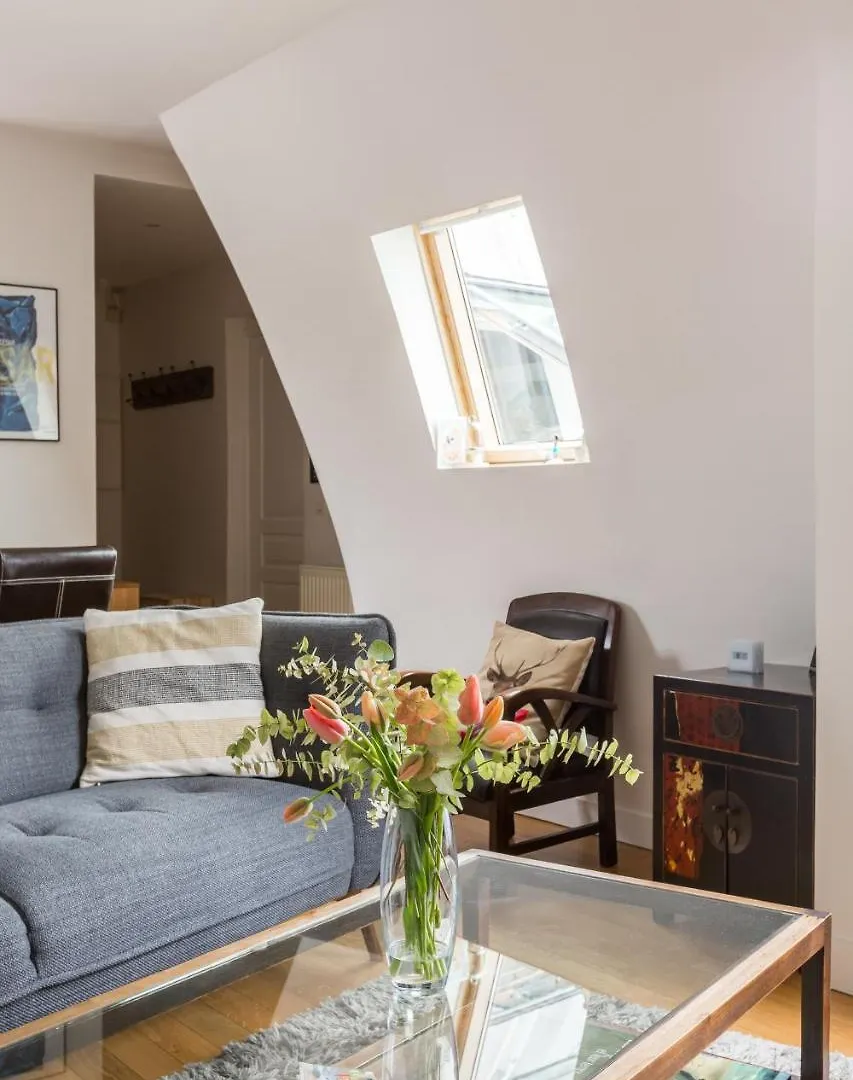 Veeve - Rooftop Views By The Canal Saint-martin Apartment